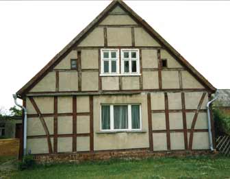 Alte Fenster sind für ein Haus oft kein Schmuck ...